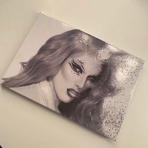 Jeffree Star Cremated Pallette